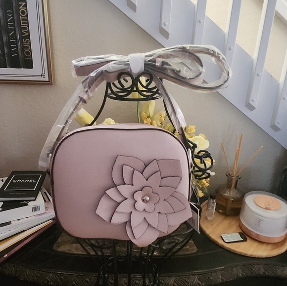 Christian Siriano Handbags - Christian Siriano Alicia camera bag NEW